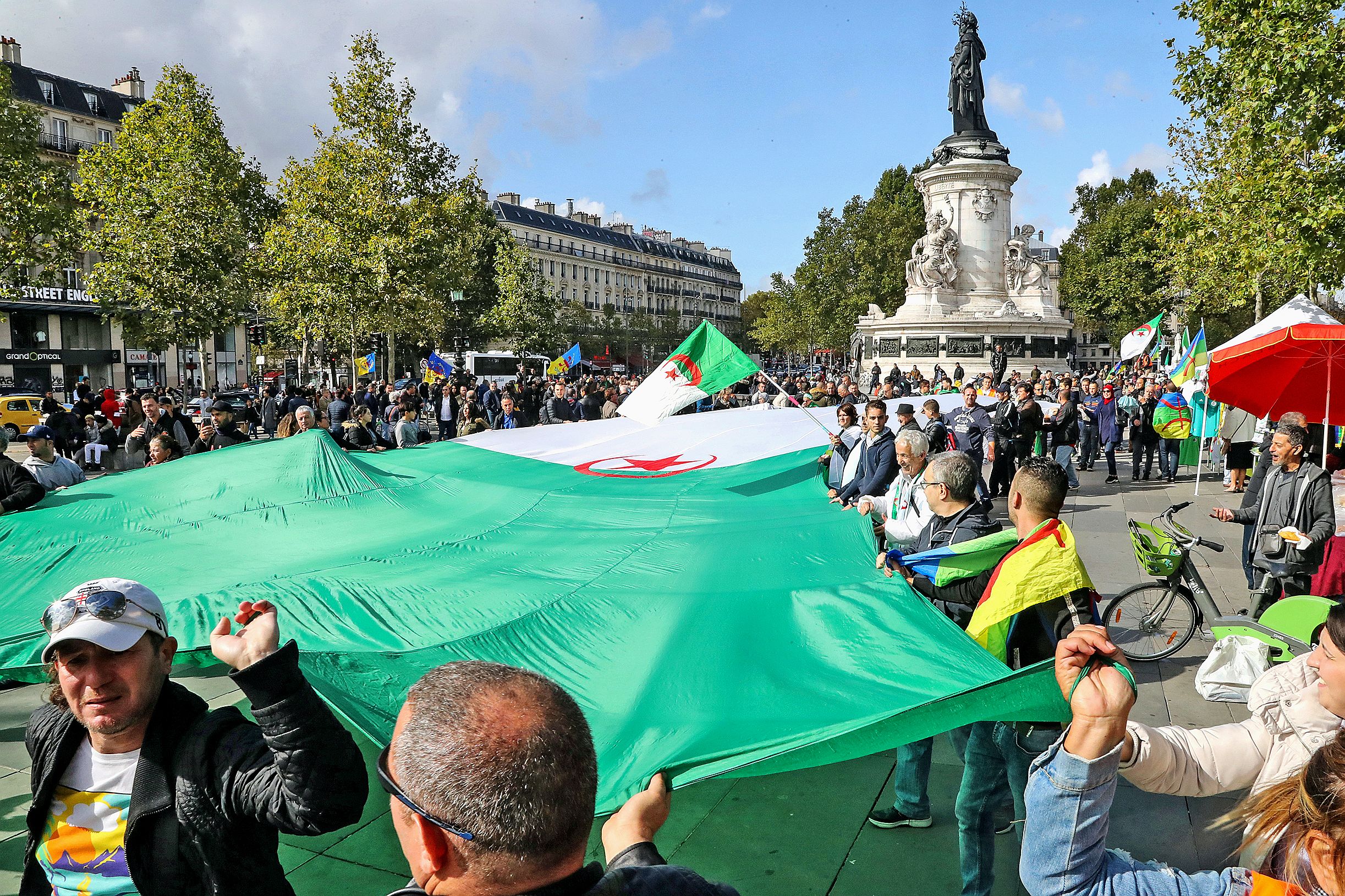 Nouvelle Mobilisation De La Diaspora Algérienne | Les Nouvelles ...